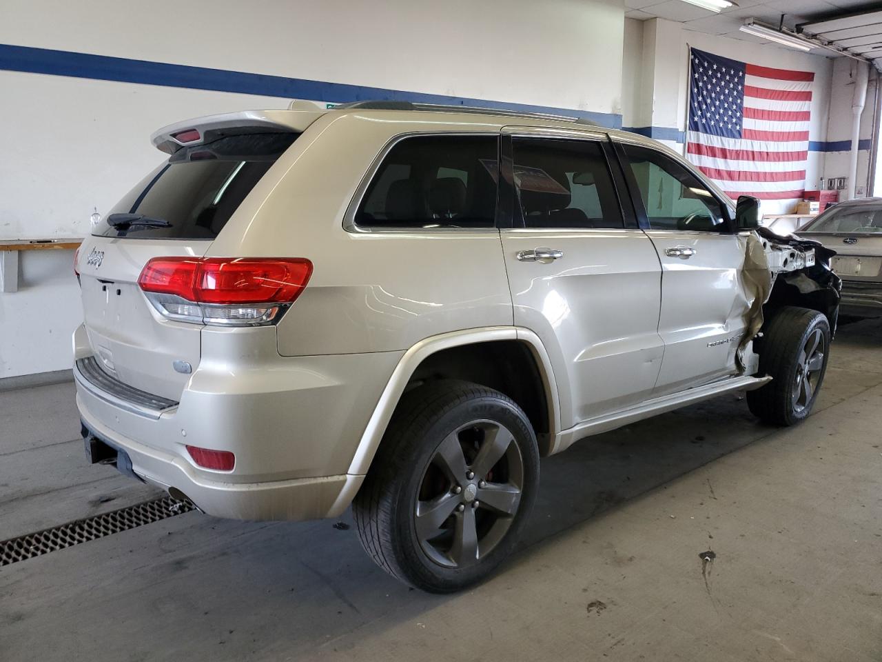 2015 Jeep Grand Cherokee VIN 1C4RJFCG7FC673181 Copart auction photo, front end / side damage thumbnail 3
