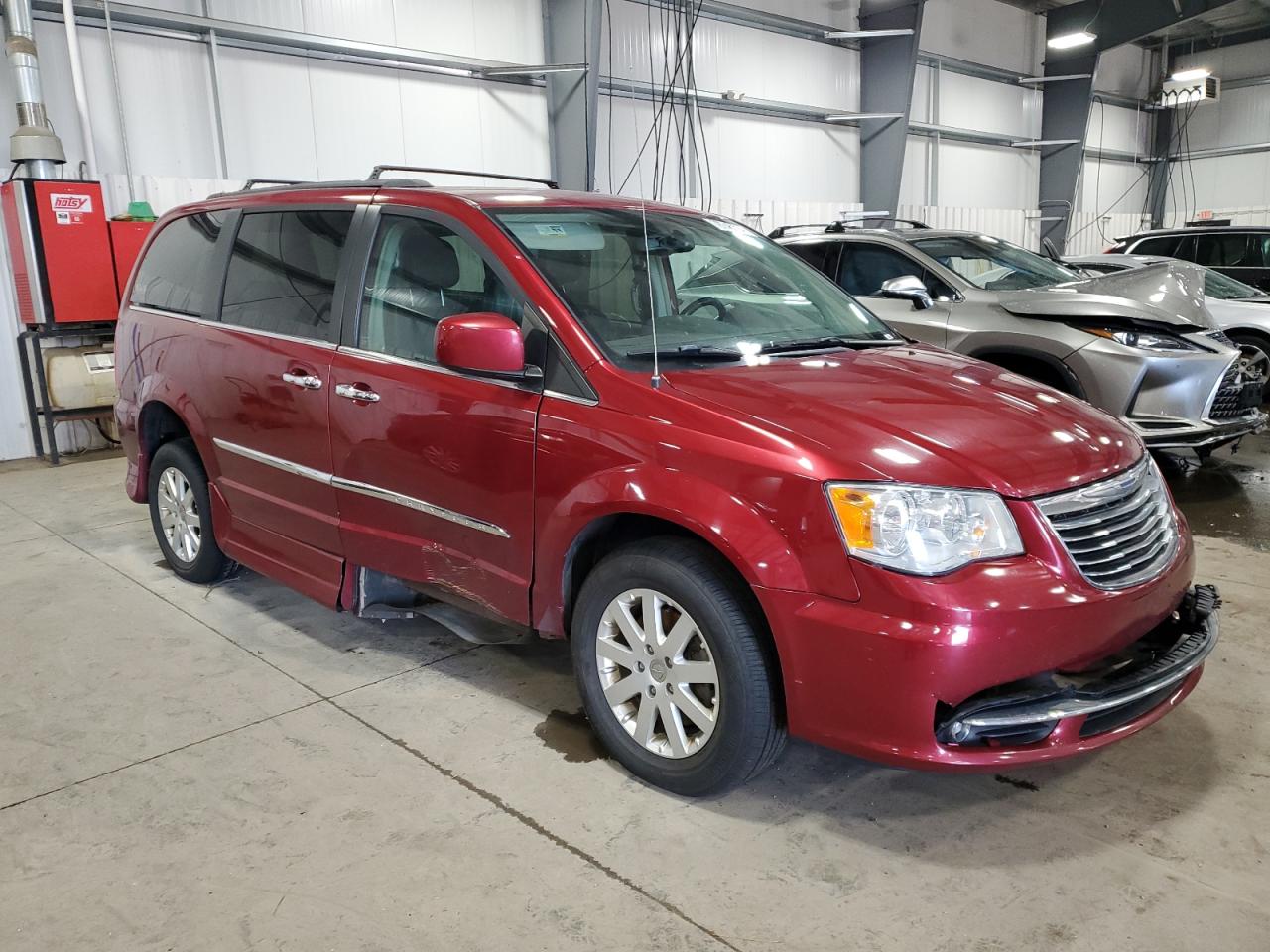2015 Chrysler Town & Country VIN 2C4RC1BG6FR595952 Copart auction photo, front end / side damage thumbnail 4