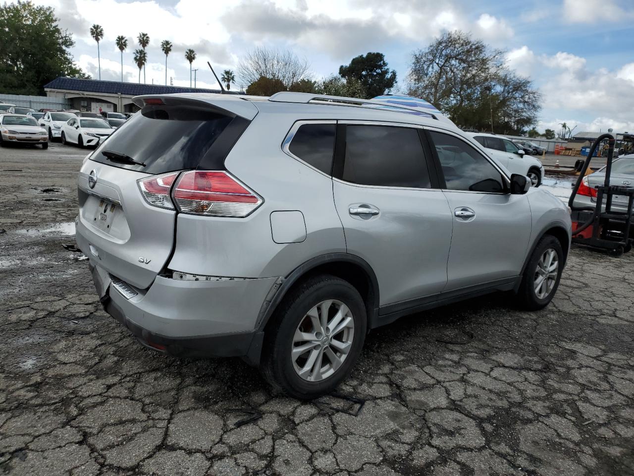 2016 Nissan Rogue VIN KNMAT2MT6GP685425 Copart auction photo, rear end / minor dent/scratches damage thumbnail 3