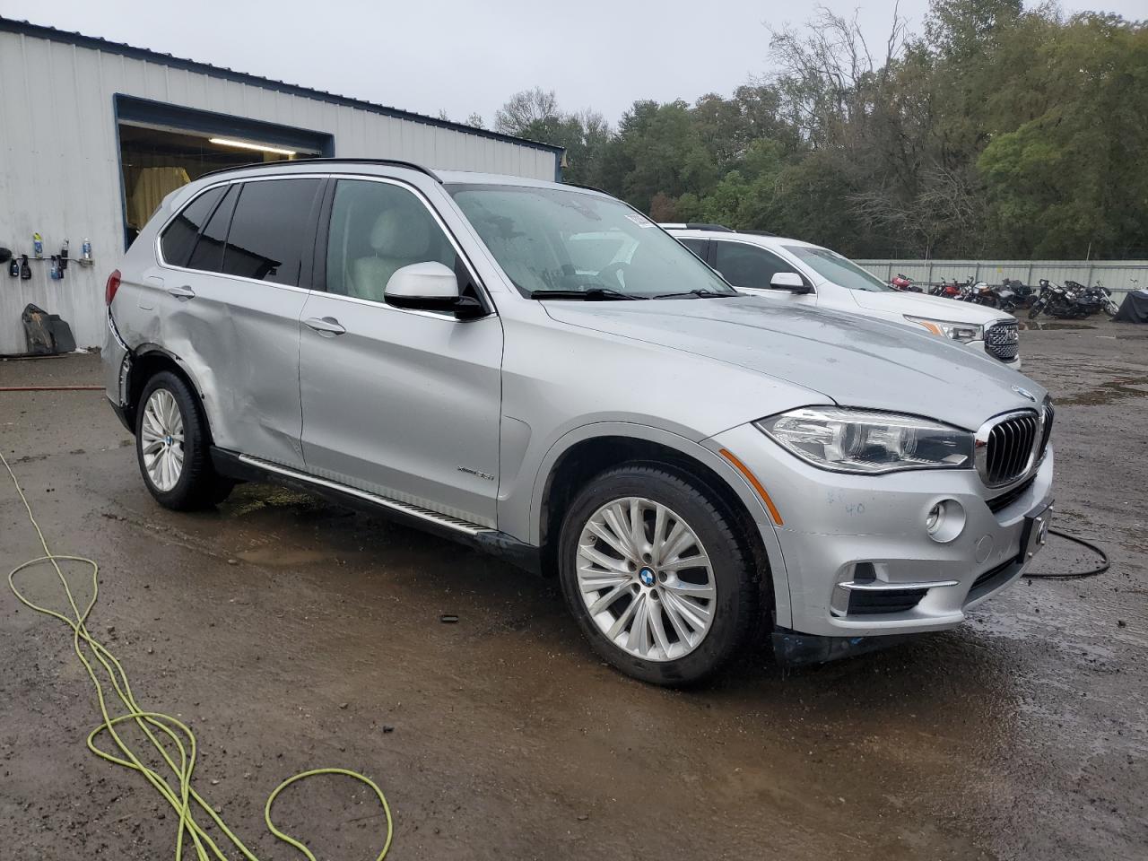 2016 BMW X5 VIN 5UXKR0C52G0P27798 Copart auction photo, side / rear end damage thumbnail 4