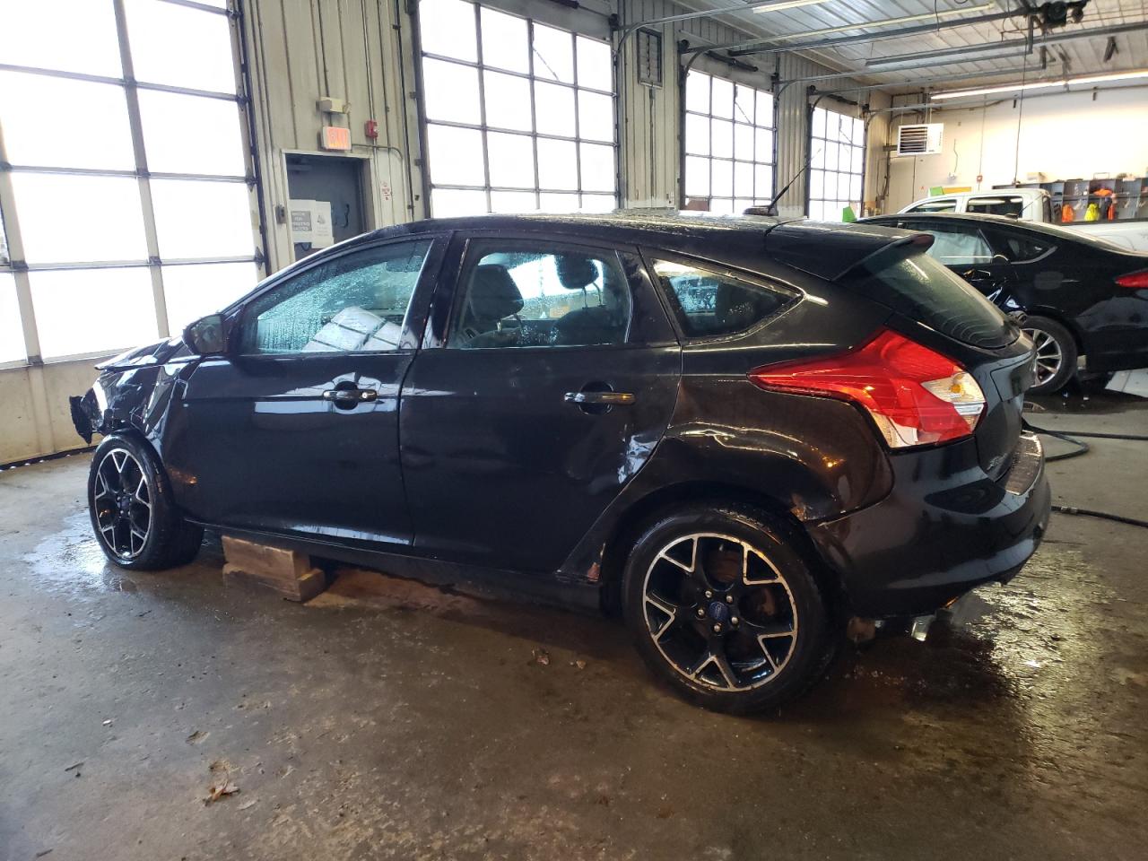 2012 Ford Focus VIN 1FAHP3K2XCL116832 Copart auction photo, front end / rear end damage thumbnail 2