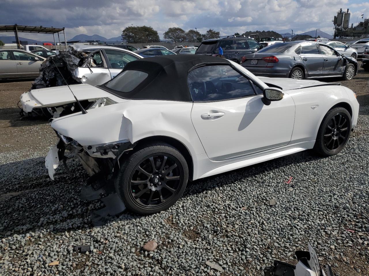 2017 Fiat 124 Spider VIN JC1NFAEKXH0129702 Copart auction photo, all over damage thumbnail 3