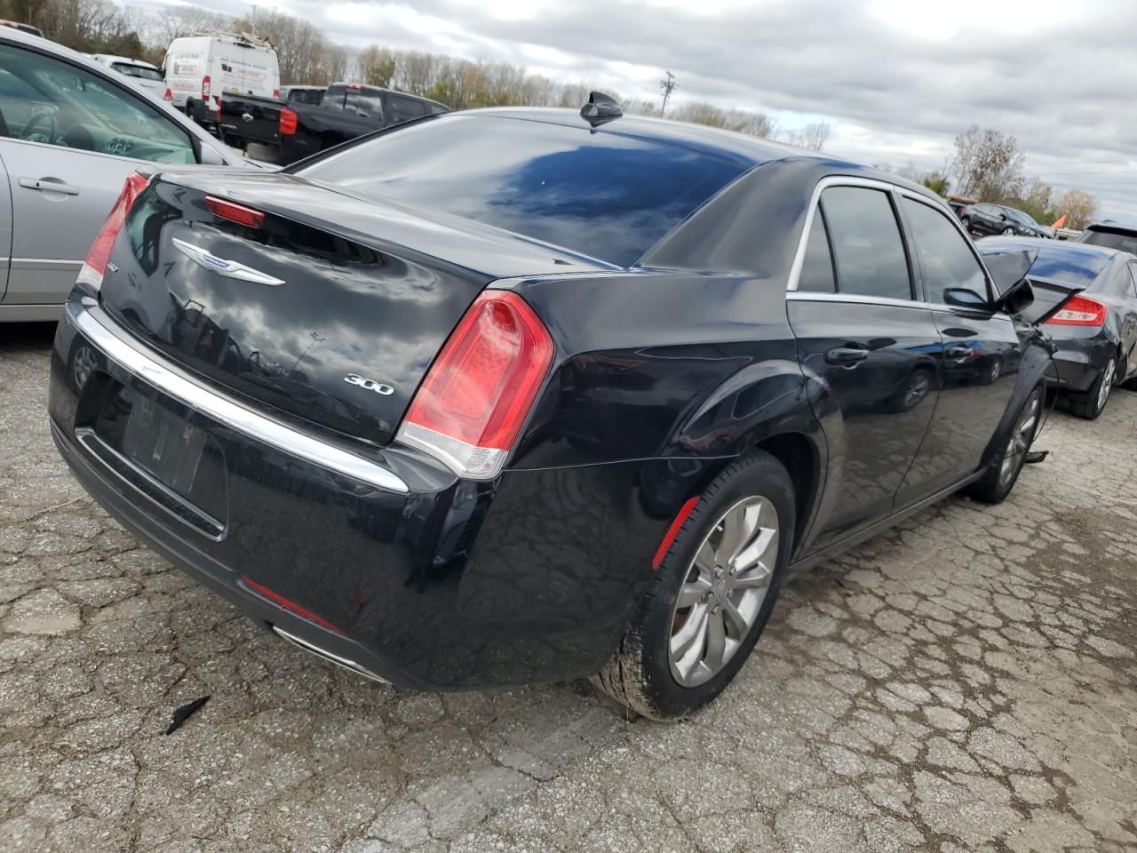 2018 Chrysler 300 VIN 2C3CCARG5JH314366 Copart auction photo, front end damage thumbnail 3