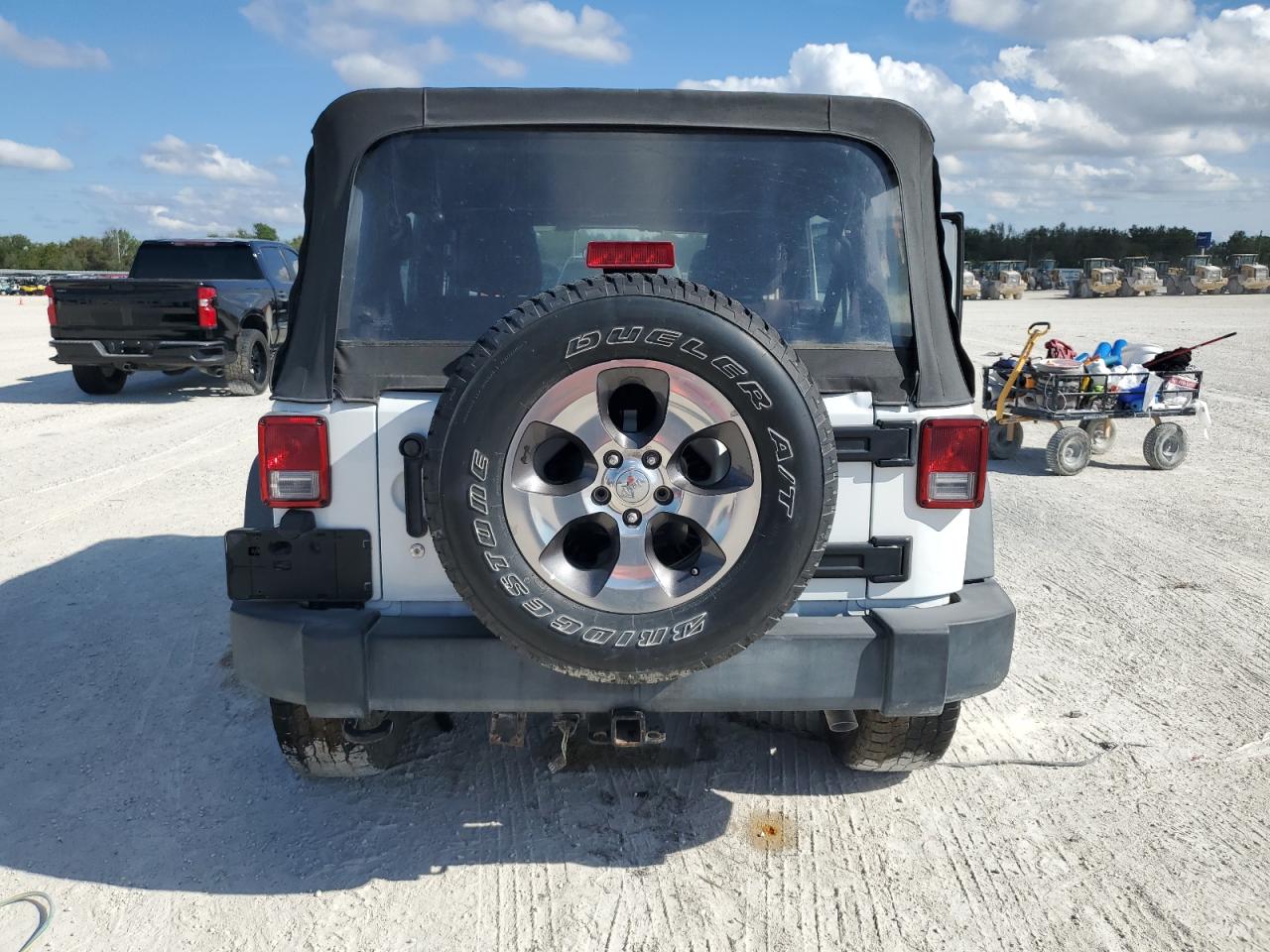 2018 Jeep Wrangler VIN 1C4BJWDG6JL811267 Copart auction photo, water/flood damage thumbnail 6