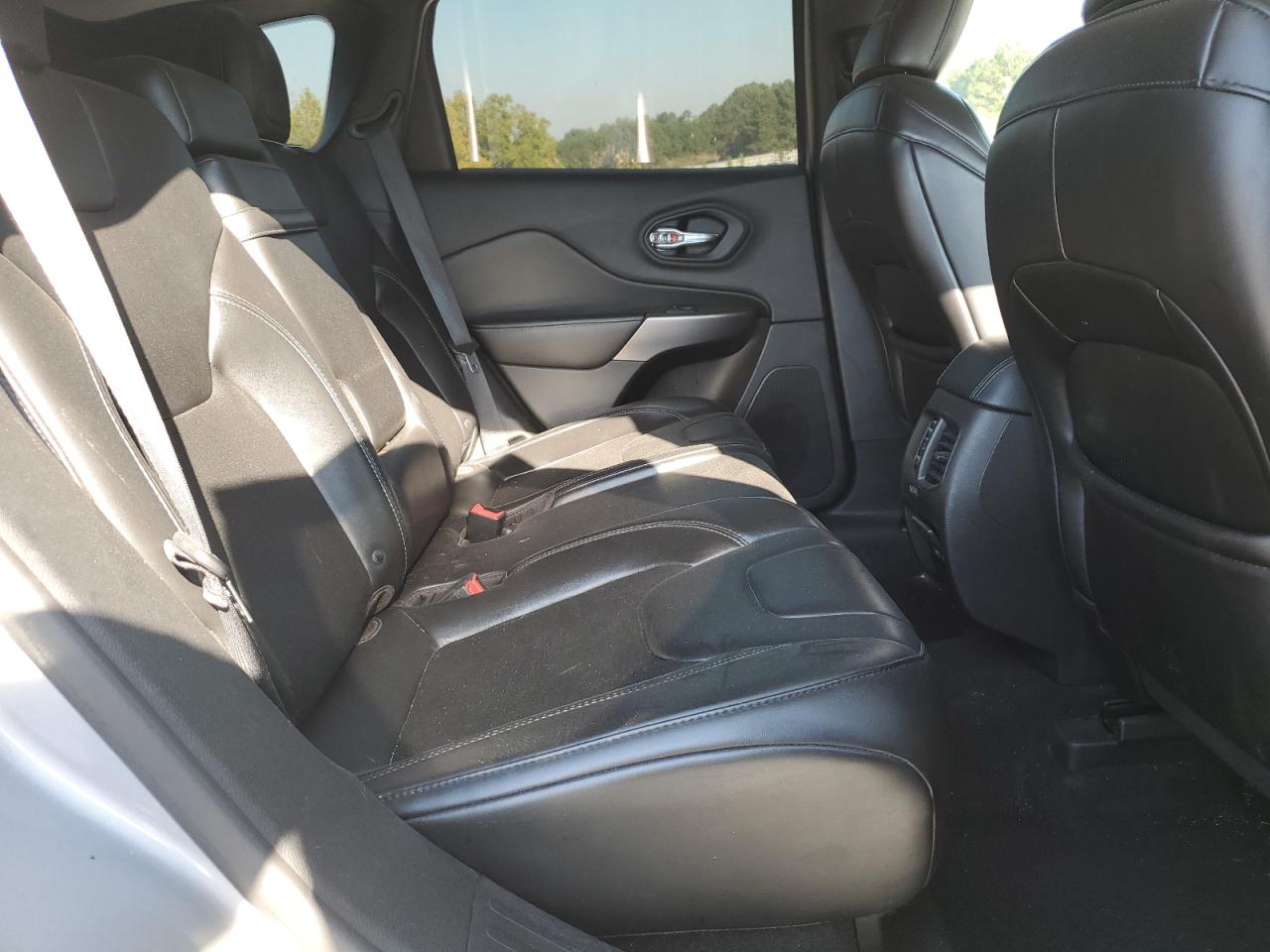 2019 Jeep Grand Cherokee VIN 1C4PJLLB3KD318751 Copart auction photo, front end damage thumbnail 11