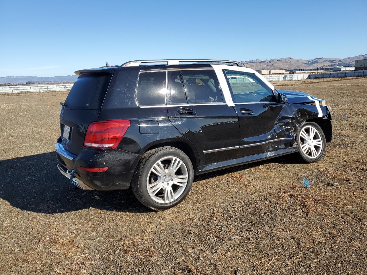 2015 Mercedes-Benz GLK-klasse VIN WDCGG5HB0FG437830 Copart auction photo, front end damage thumbnail 3
