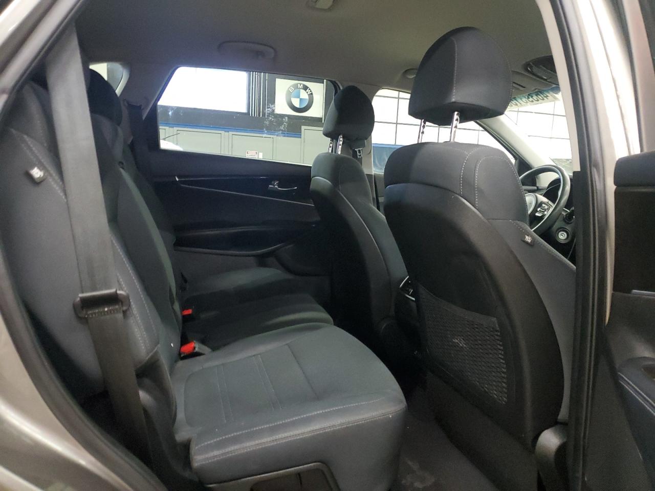 2018 KIA Sorento VIN 5XYPG4A38JG410406 Copart auction photo, minor dent/scratches damage thumbnail 11