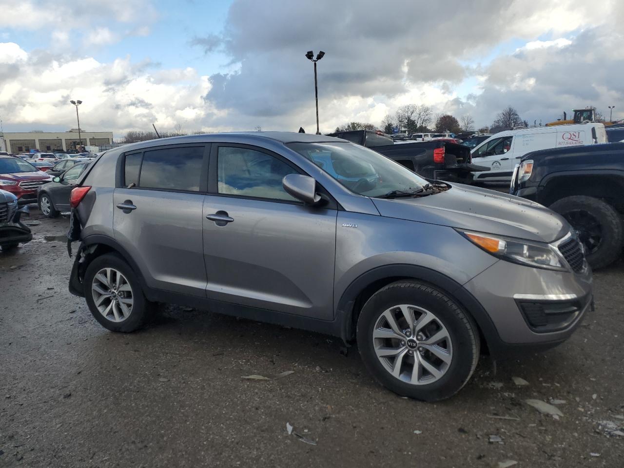 2015 KIA Sportage VIN KNDPBCAC1F7740823 Copart auction photo, rear end / minor dent/scratches damage thumbnail 4