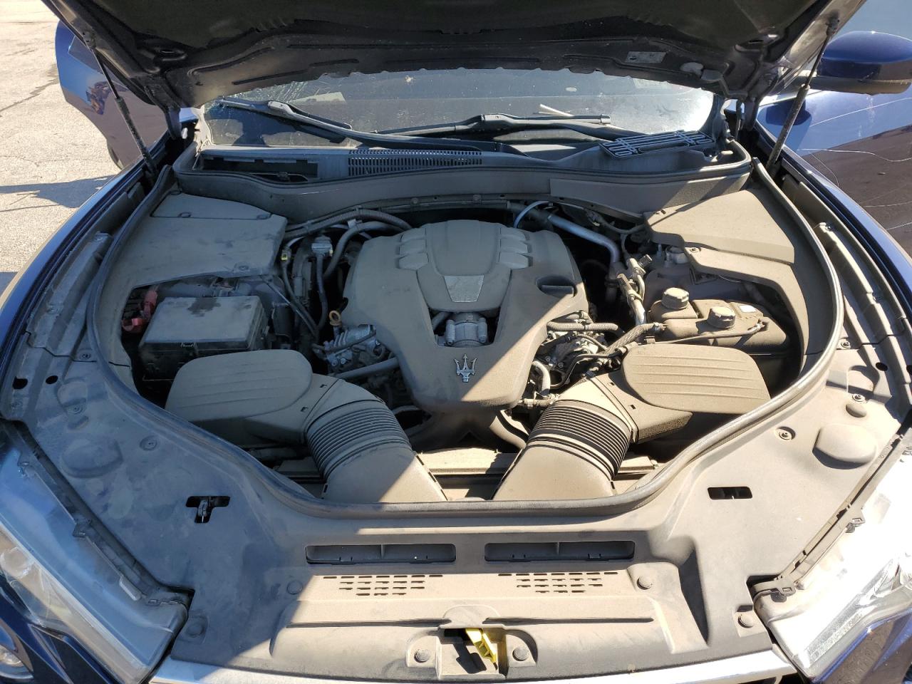 2018 Maserati Levante VIN ZN661XUA8JX279093 Copart auction photo, vandalism / minor dent/scratches damage thumbnail 11