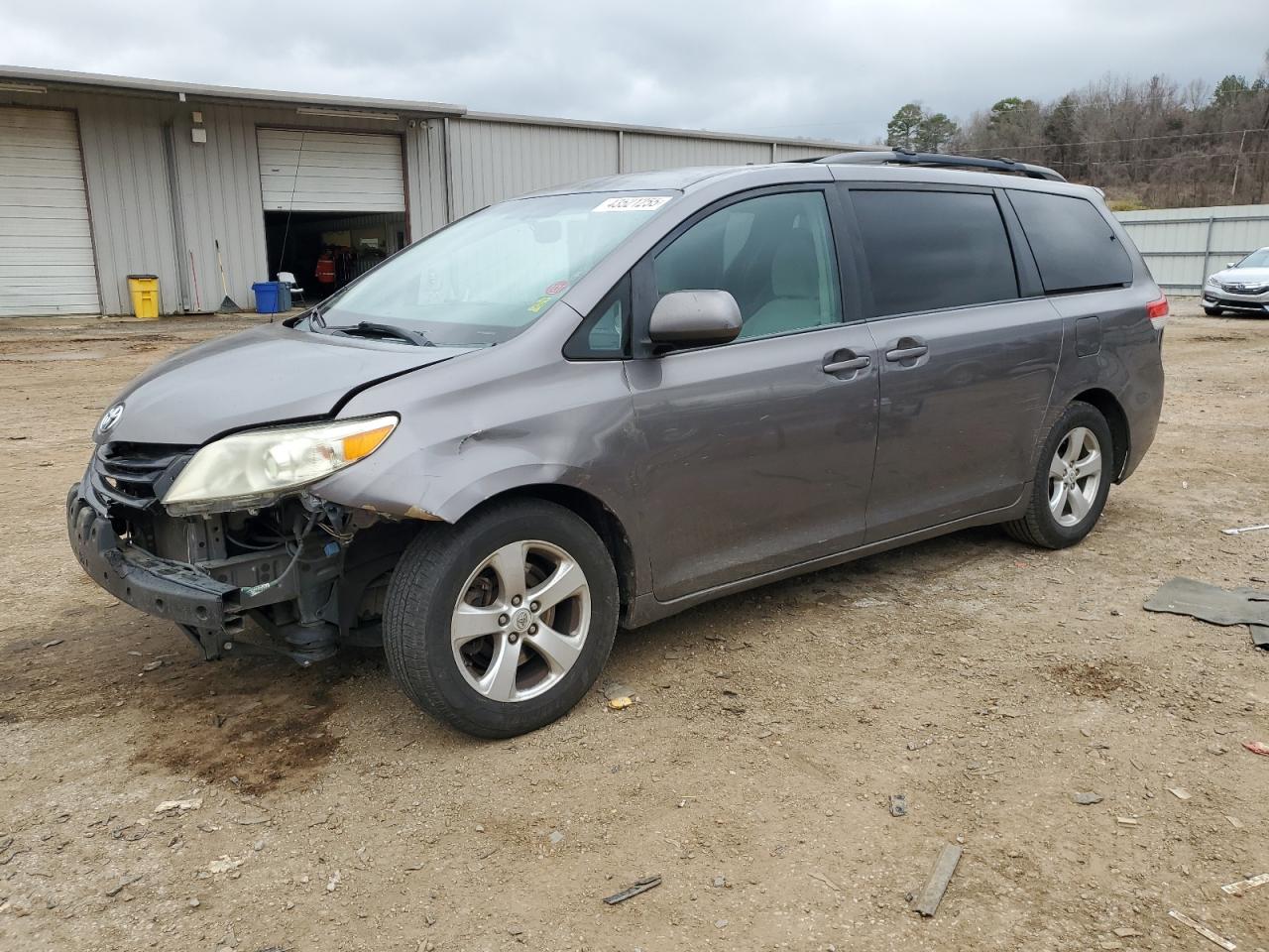 2011 Toyota Sienna VIN 5TDKK3DC9BS132392