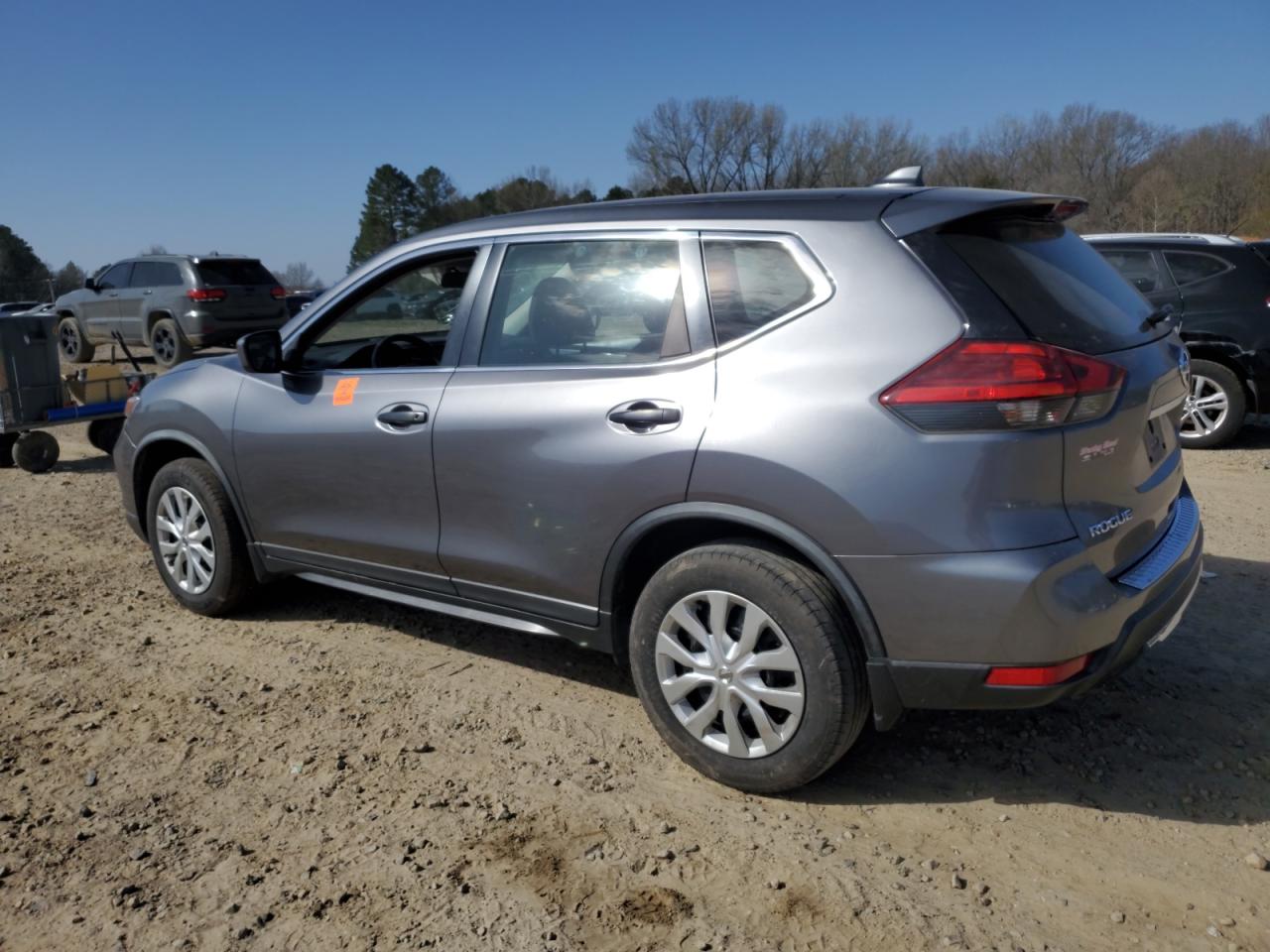 2017 Nissan Rogue VIN KNMAT2MV7HP606427 Copart auction photo, front end / minor dent/scratches damage thumbnail 2
