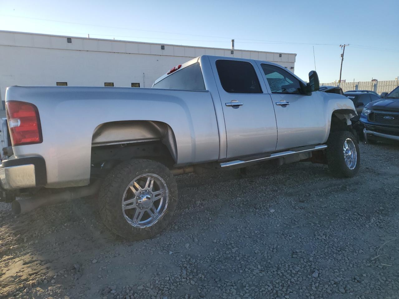 2014 Chevrolet Silverado VIN 1GC1KXE80EF128605 Copart auction photo, front end / side damage thumbnail 3