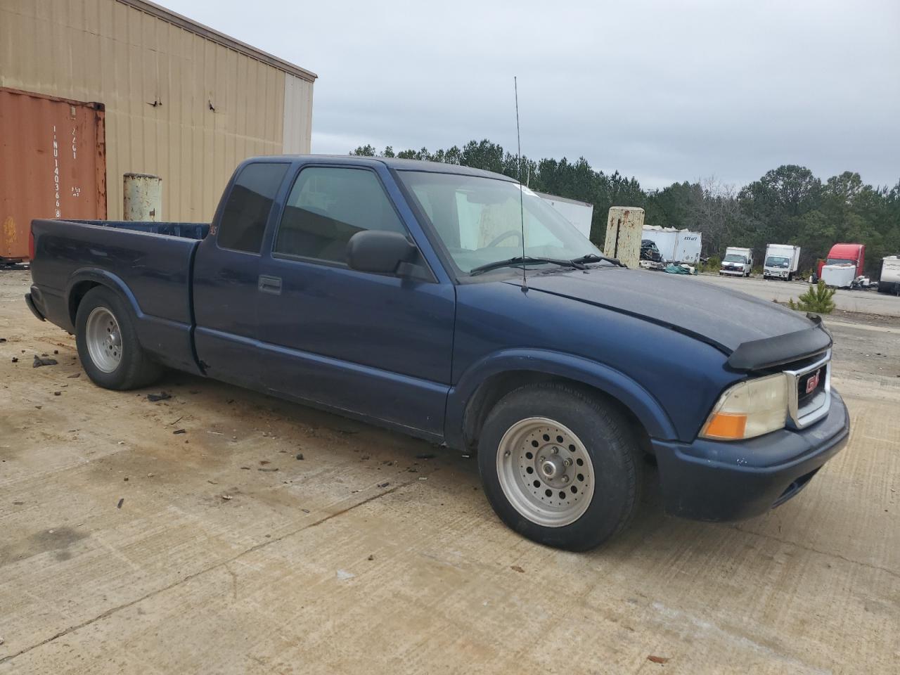 2003 GMC Sonoma VIN 1GTCS19XX38283560 Copart auction photo, minor dent/scratches damage thumbnail 4