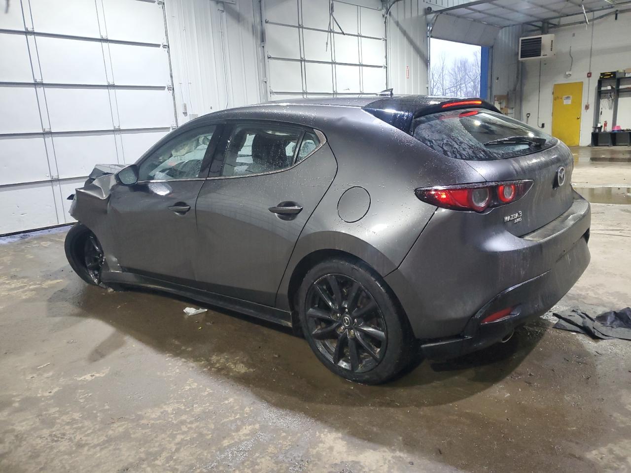 2021 Mazda 3 VIN JM1BPBMLXM1310760 Copart auction photo, front end / rear end damage thumbnail 2