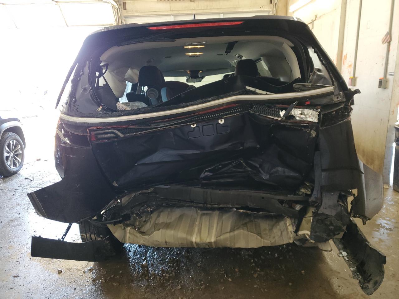 2023 KIA Carnival VIN KNDNB4H33P6287704 Copart auction photo, rear end / front end damage thumbnail 6