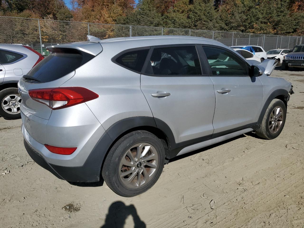 2018 Hyundai Tucson VIN KM8J33A49JU694787 Copart auction photo, front end damage thumbnail 3