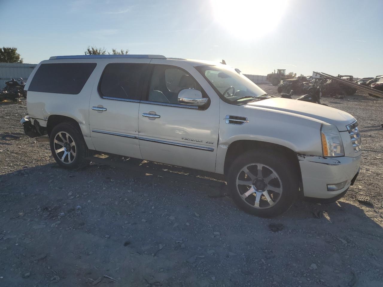 2010 Cadillac Escalade VIN 1GYUKJEF0AR163978 Copart auction photo, all over / minor dent/scratches damage thumbnail 4