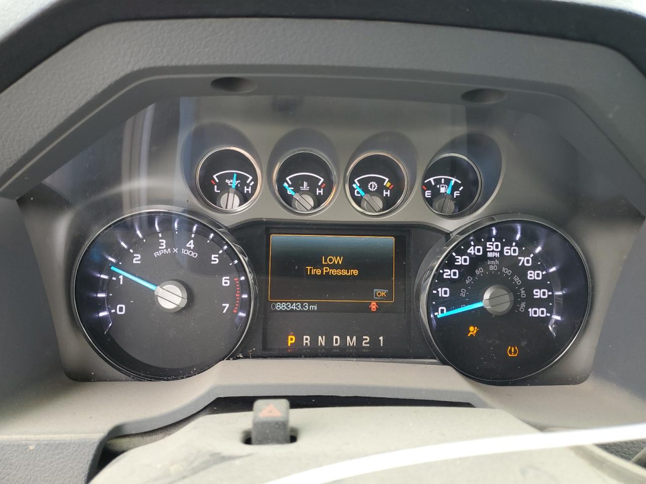 2016 Ford F250 VIN 1FT7W2B62GED10125 Copart auction photo, burn - interior damage thumbnail 9