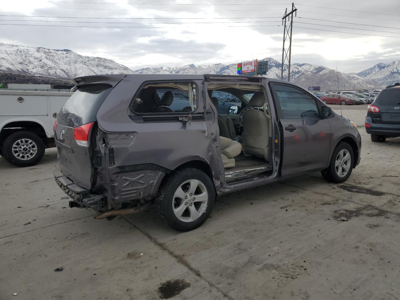 2011 Toyota Sienna VIN 5TDKA3DC8BS009332 Copart auction photo, side / rear end damage thumbnail 3