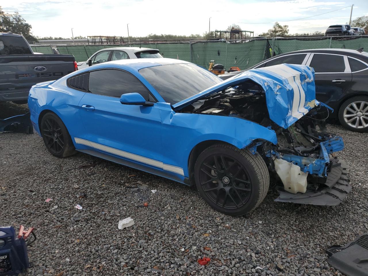 2017 Ford Mustang VIN 1FA6P8TH0H5339304 Copart auction photo, front end / side damage thumbnail 4