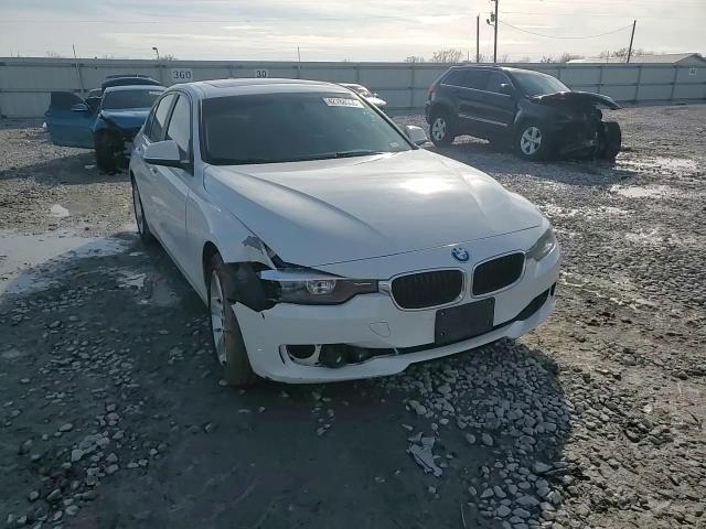 2015 BMW 3er VIN WBA3B1C57FK140559 Copart auction photo, front end damage thumbnail 11
