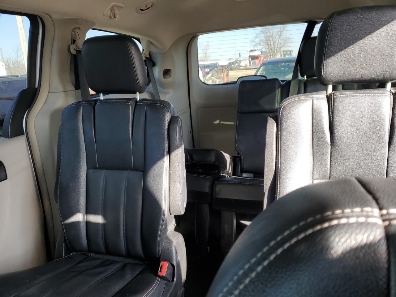 2016 Chrysler Town & Country VIN 2C4RC1BG1GR280882 Copart auction photo, front end damage thumbnail 10