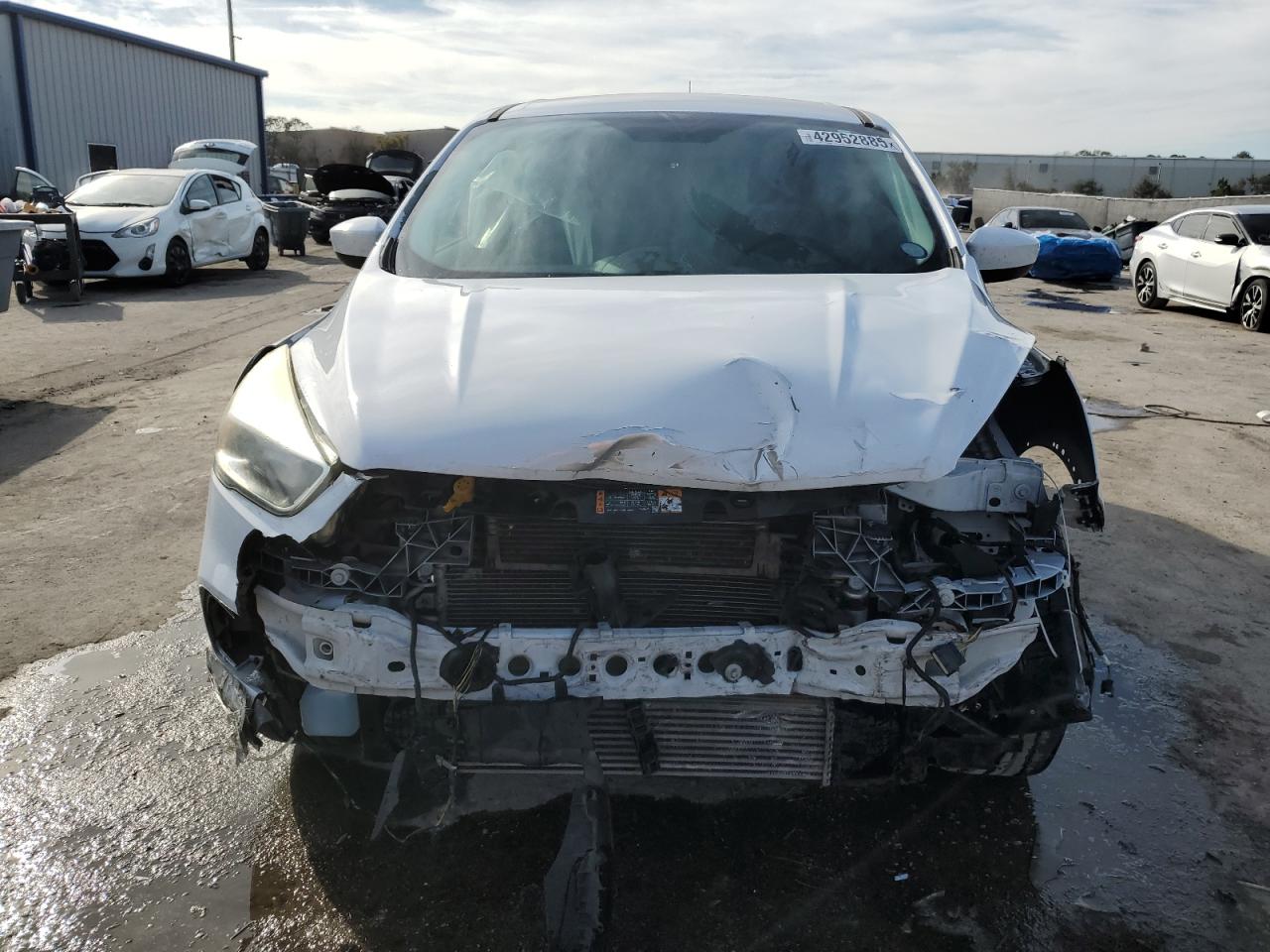 2017 Ford Escape VIN 1FMCU0G94HUC35295 Copart auction photo, front end / side damage thumbnail 5