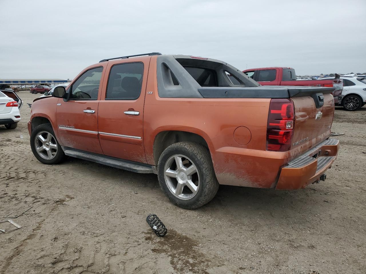 2007 Chevrolet Avalanche VIN 3GNEC12057G301960 Copart auction photo, front end / minor dent/scratches damage thumbnail 2