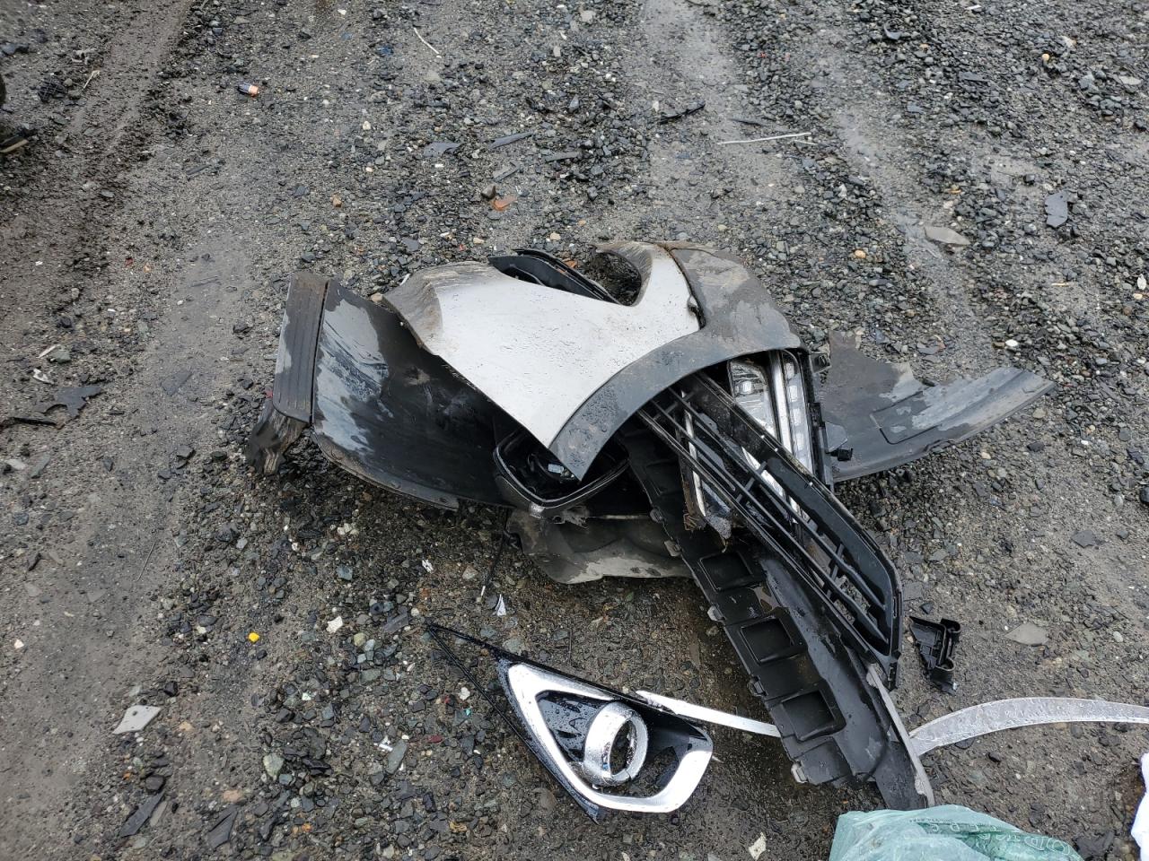 2018 Hyundai Santa Fe VIN 5NMZU3LB8JH057431 Copart auction photo, front end / side damage thumbnail 15