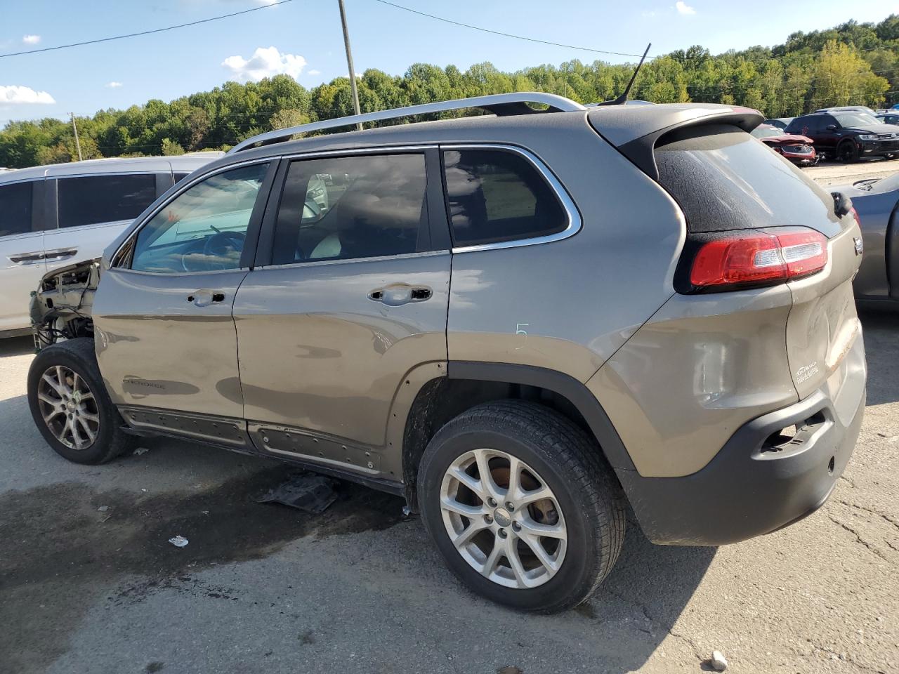 2017 Jeep Grand Cherokee VIN 1C4PJLCB0HW650806 Copart auction photo, front end / minor dent/scratches damage thumbnail 2