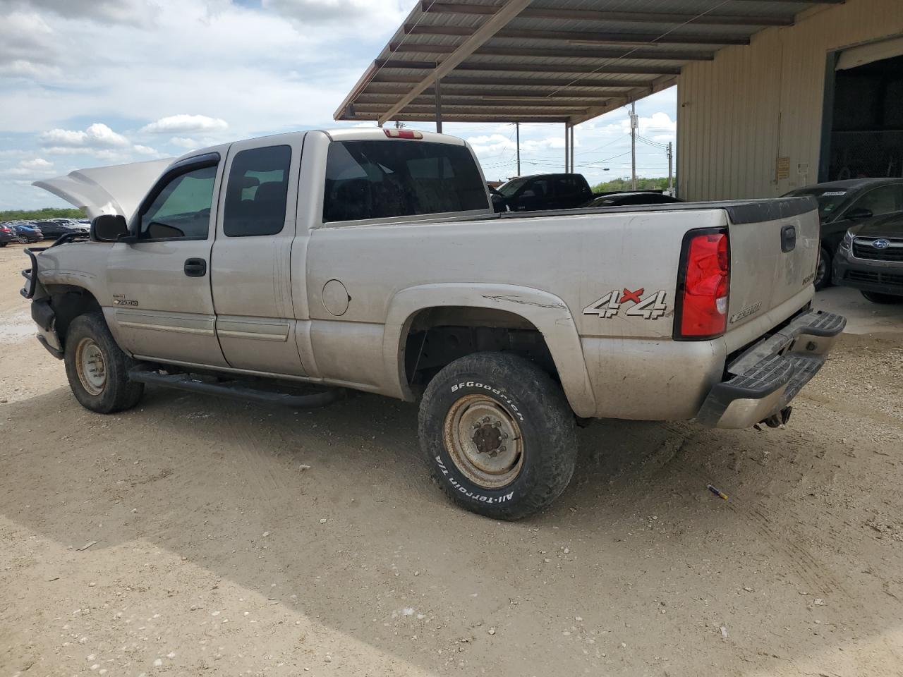 2004 Chevrolet Silverado VIN 1GCHK29104E159856 Copart auction photo, front end / undercarriage damage thumbnail 2