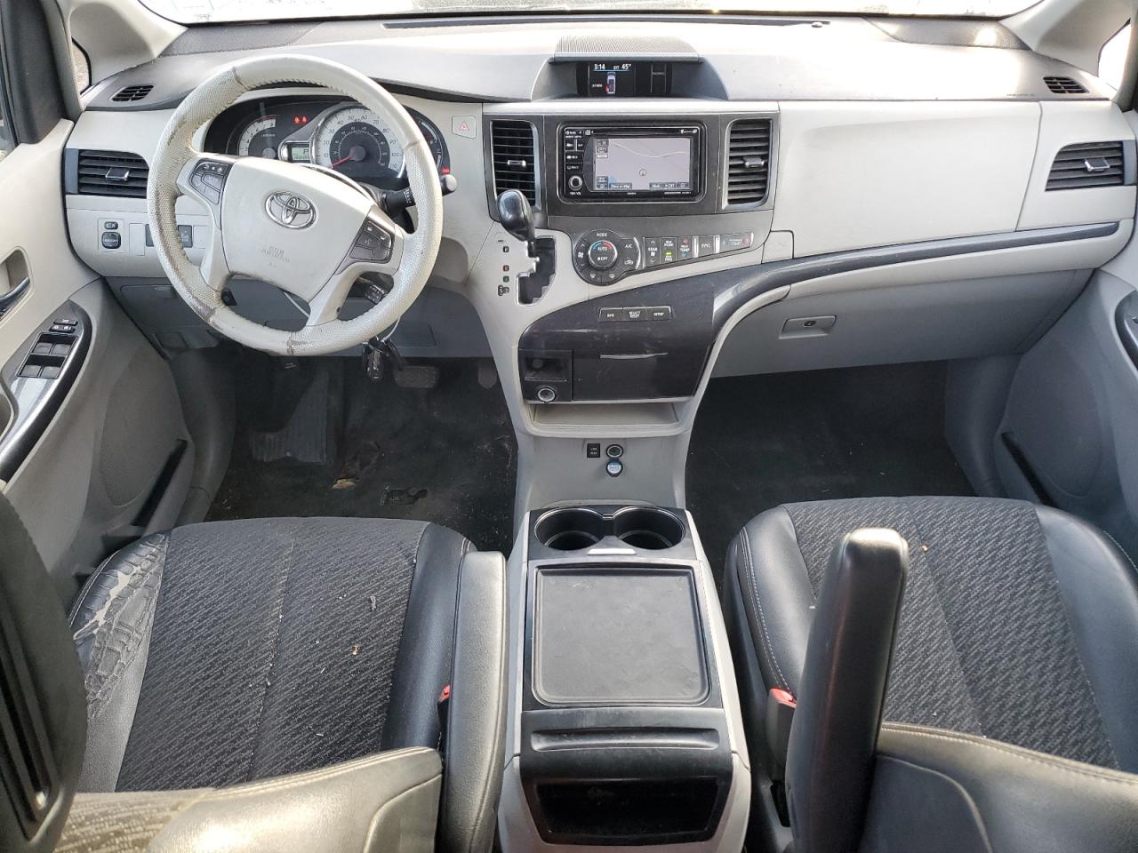 2013 Toyota Sienna VIN 5TDXK3DC3DS395695 Copart auction photo, front end damage thumbnail 8
