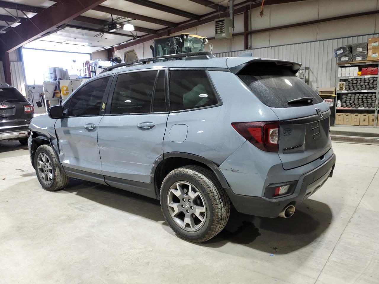 2022 Honda Passport VIN 5FNYF8H61NB029251 Copart auction photo, side / front end damage thumbnail 2