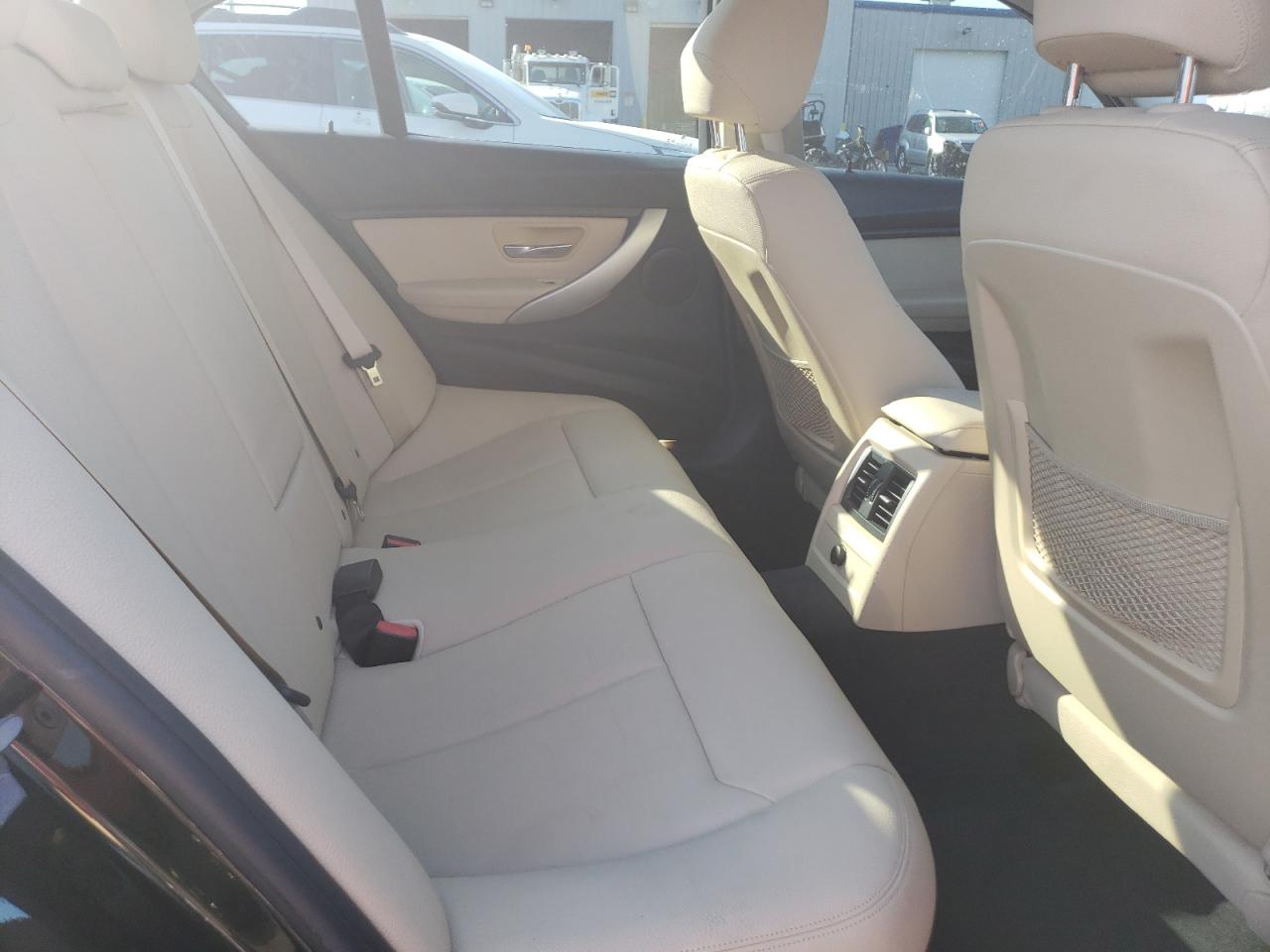 2018 BMW 3er VIN WBA8E1G5XJNU91948 Copart auction photo, front end damage thumbnail 10