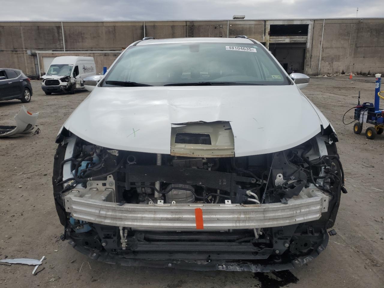 2019 Chrysler Pacifica VIN 2C4RC1GG8KR551986 Copart auction photo, front end / minor dent/scratches damage thumbnail 5