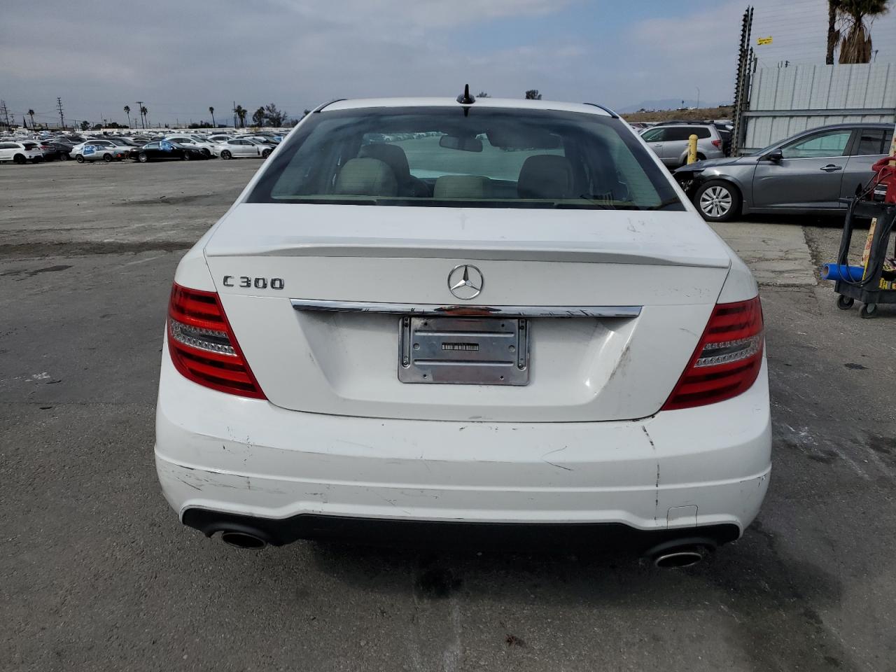 2014 Mercedes-Benz C-klasse VIN WDDGF8AB4EA908924 Copart auction photo, vandalism / front end damage thumbnail 6