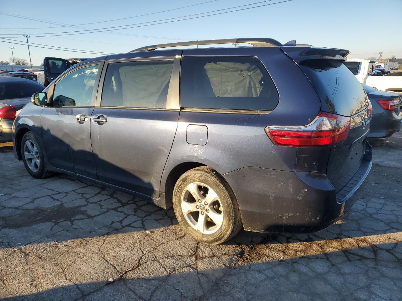 2020 Toyota Sienna VIN 5TDKZ3DC7LS023636 Copart auction photo, side / front end damage thumbnail 2