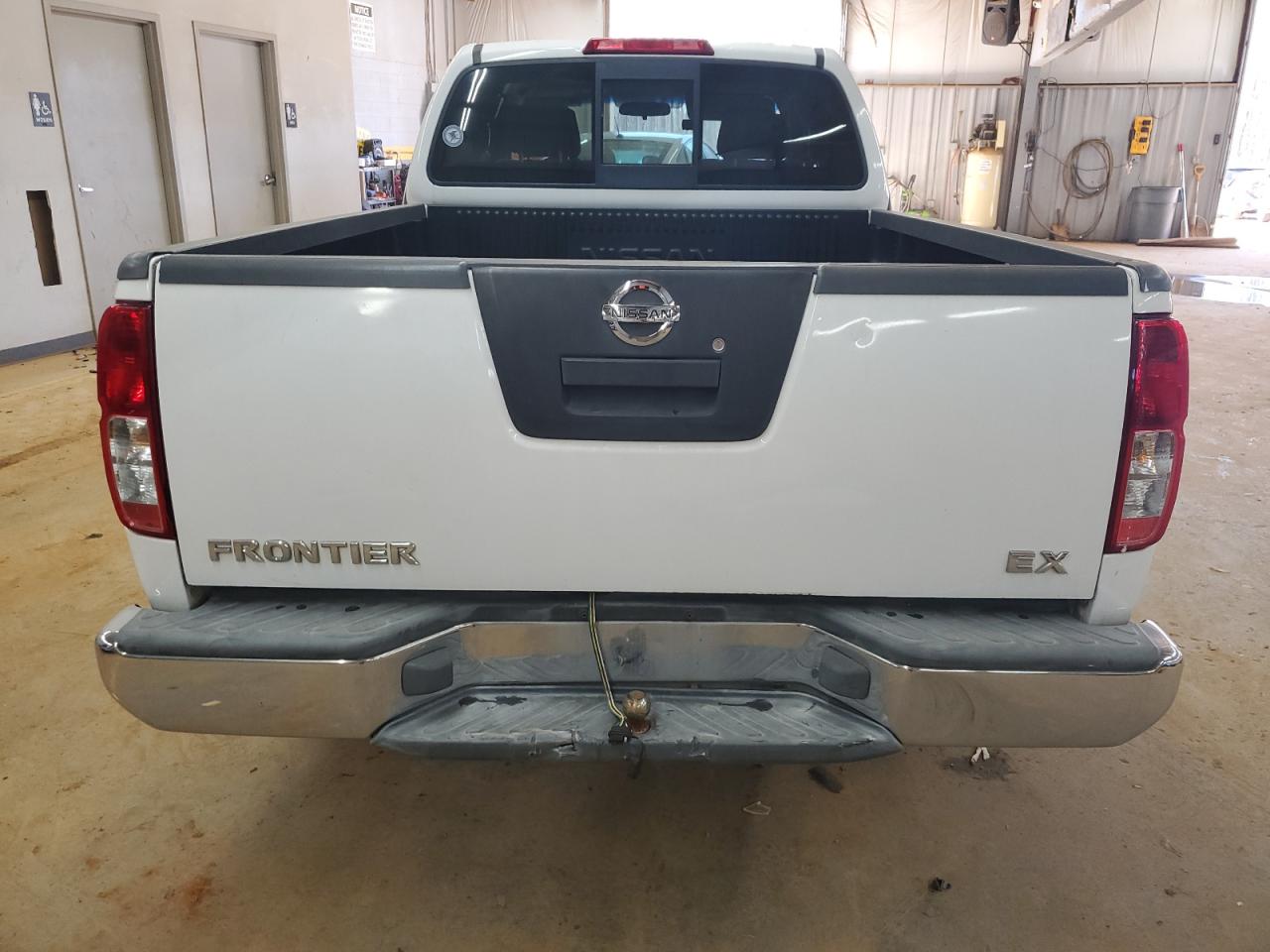 2005 Nissan Navara (Frontier) VIN 1N6BD06T75C428469 Copart auction photo, front end damage thumbnail 6