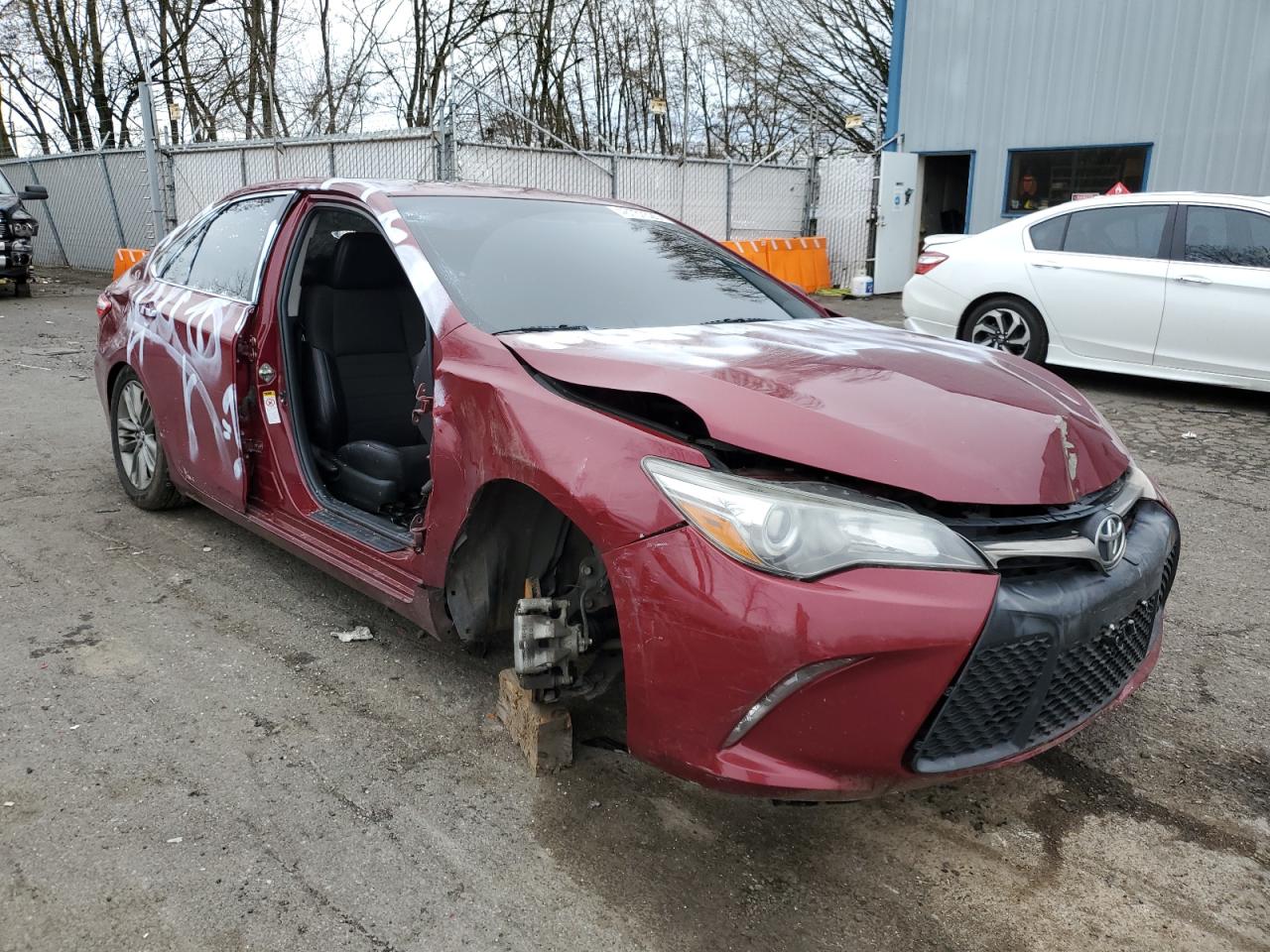 2016 Toyota Camry VIN 4T1BF1FKXGU557969 Copart auction photo, vandalism / front end damage thumbnail 4