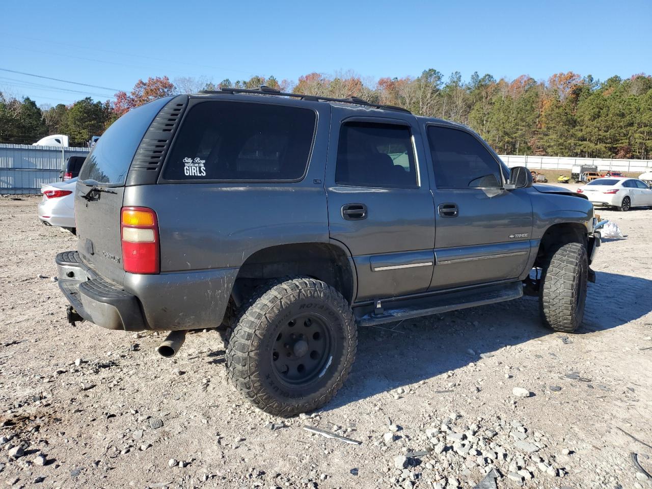 2000 Chevrolet Tahoe VIN 1GNEK13TXYJ118999 Copart auction photo, front end / undercarriage damage thumbnail 3