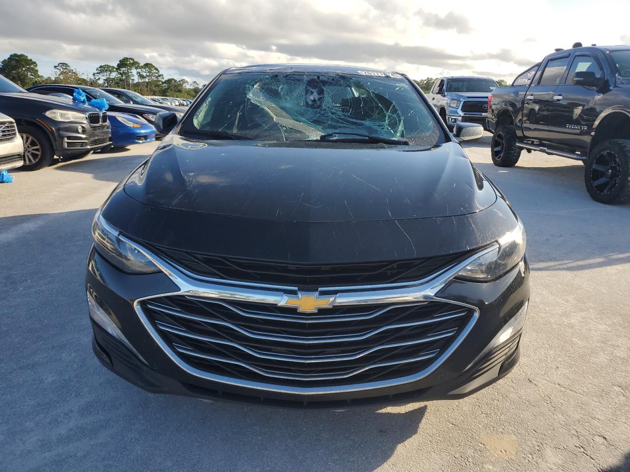 2019 Chevrolet Malibu VIN 1G1ZD5ST9KF156420 Copart auction photo, all over / minor dent/scratches damage thumbnail 5