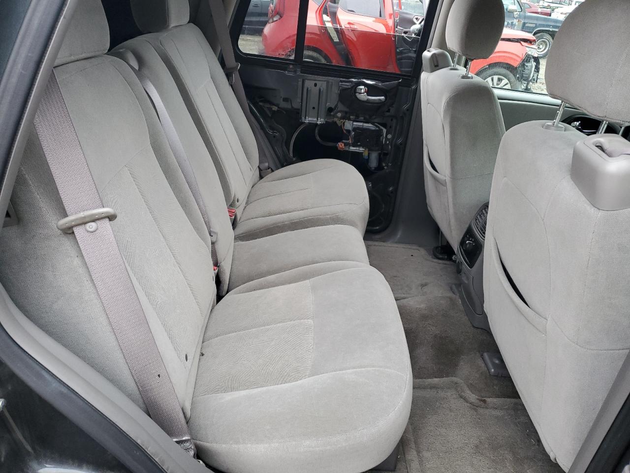 2005 Chevrolet TrailBlazer VIN 1GNDS13S452280345 Copart auction photo, front end / minor dent/scratches damage thumbnail 11