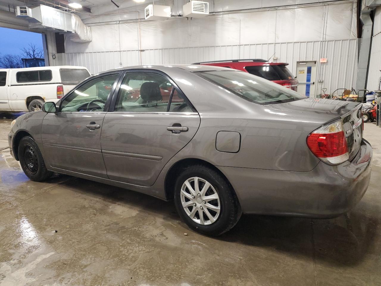 2005 Toyota Camry VIN 4T1BE30K95U597206 Copart auction photo, rear end / side damage thumbnail 2