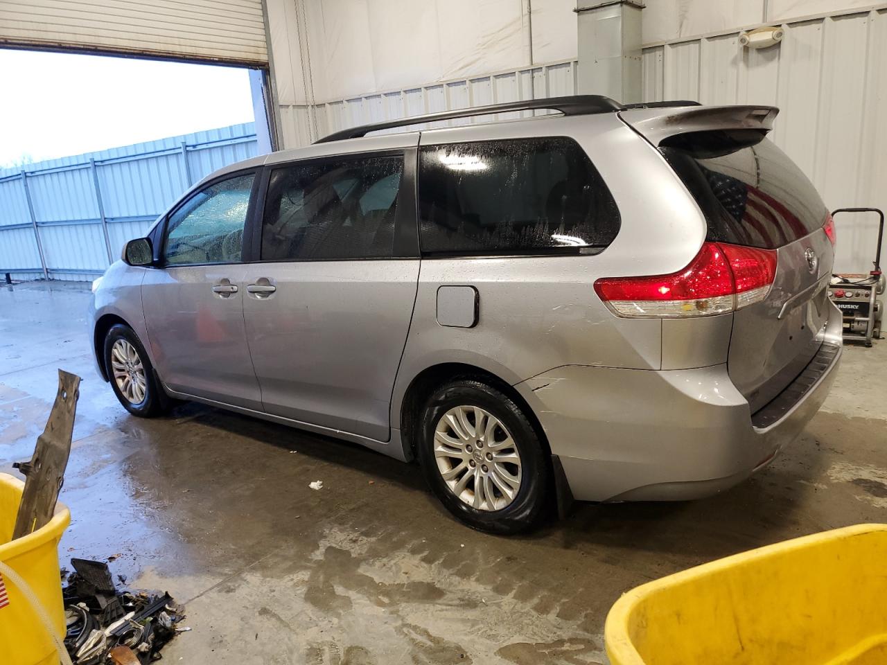 2013 Toyota Sienna VIN 5TDYK3DC2DS391397 Copart auction photo, front end / rear end damage thumbnail 2