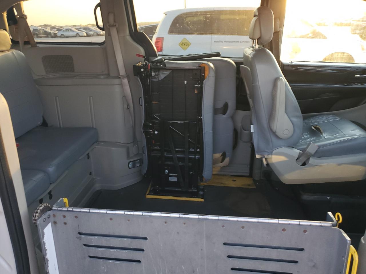 2017 Dodge Caravan VIN 2C4RDGBGXHR776510 Copart auction photo, side damage thumbnail 11