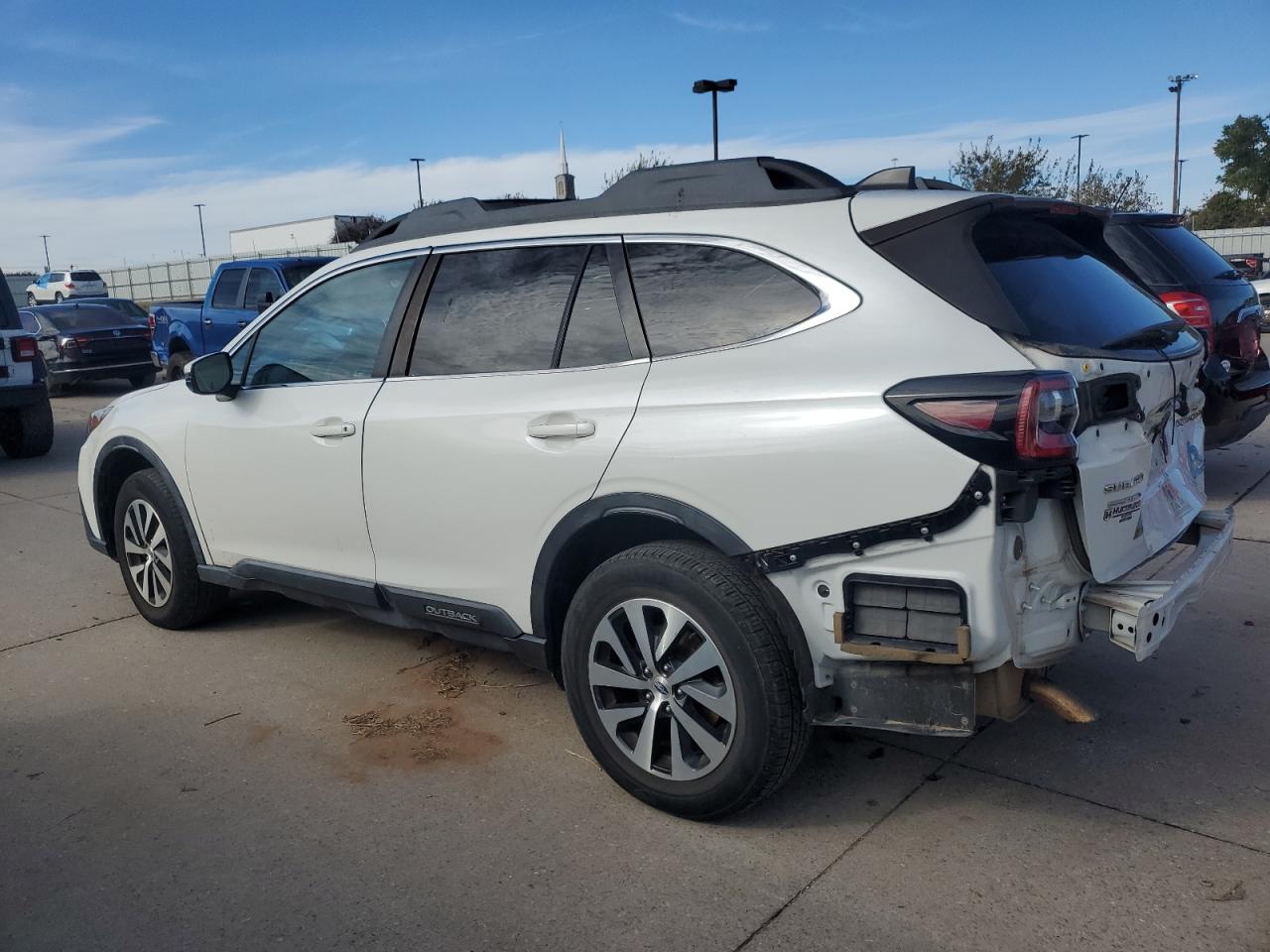 2020 Subaru Outback VIN 4S4BTACC7L3201811 Copart auction photo, rear end / minor dent/scratches damage thumbnail 2
