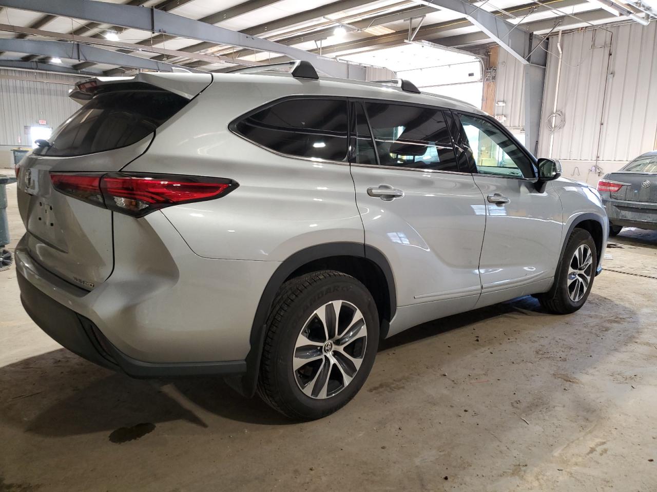 2022 Toyota Highlander VIN 5TDHZRBH8NS164424 Copart auction photo, rear end damage thumbnail 3