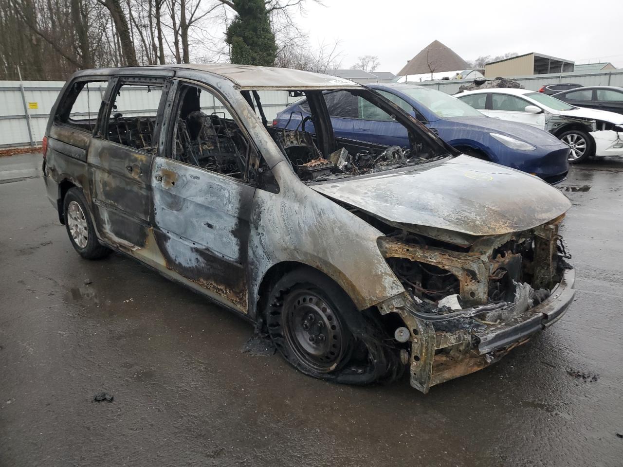 2010 Honda Odyssey VIN 5FNRL3H28AB015709 Copart auction photo, burn damage thumbnail 4