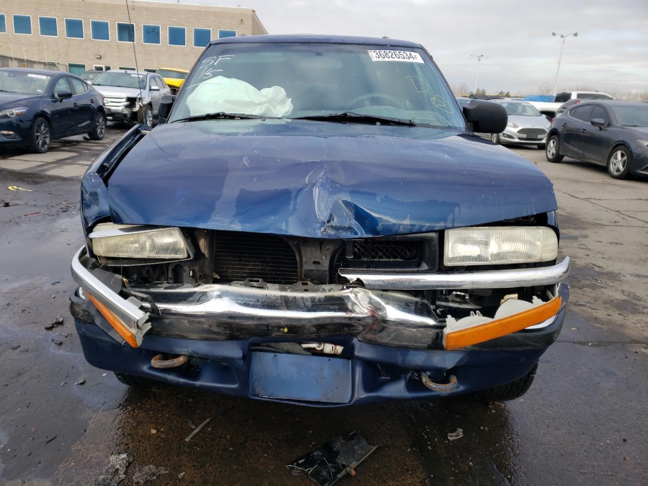 2001 Chevrolet Blazer VIN 1GNDT13W112219853 Copart auction photo, front end / side damage thumbnail 5