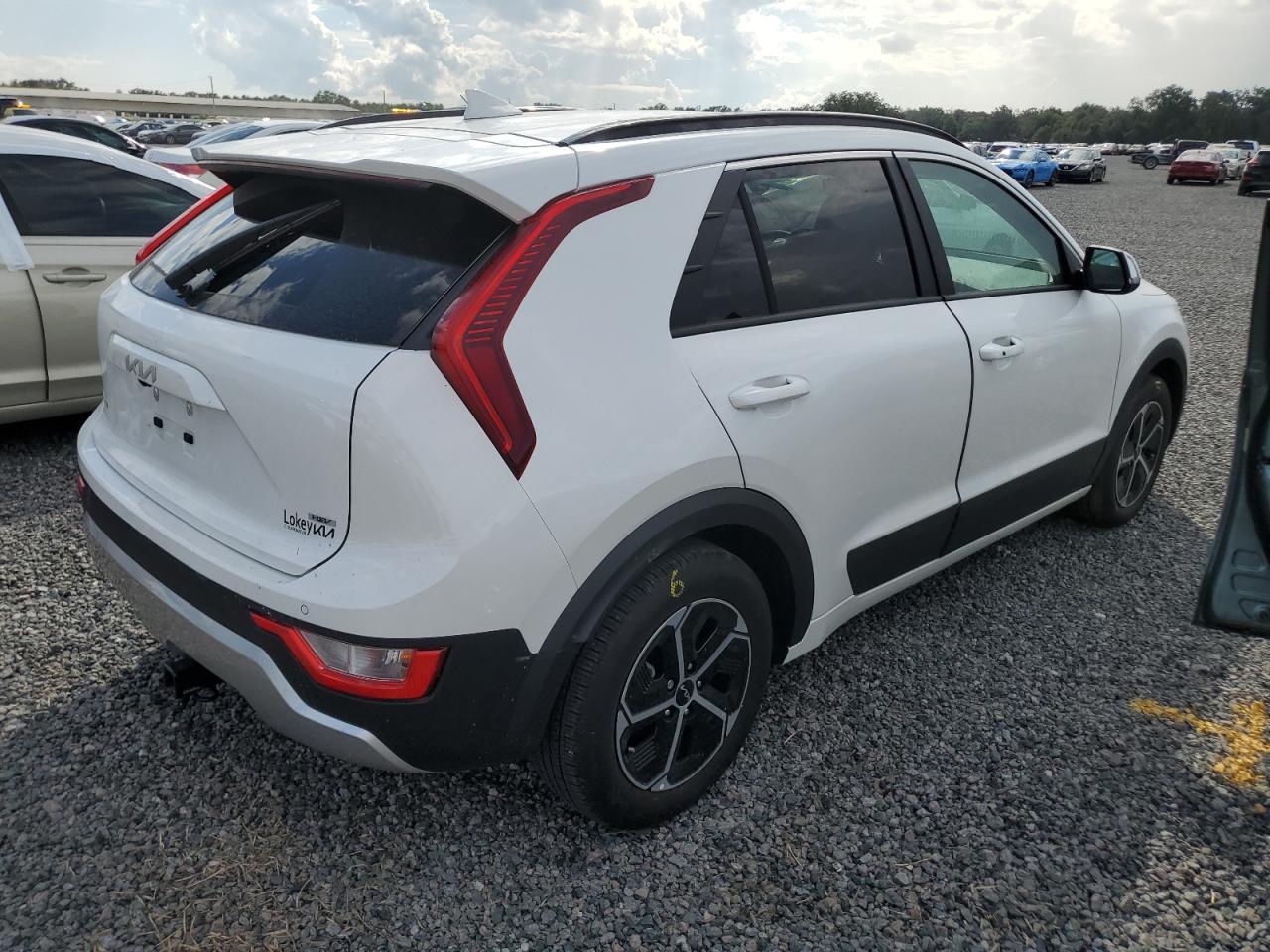 2024 KIA Niro VIN KNDCR3LE2R5168377 Copart auction photo, water/flood damage thumbnail 3
